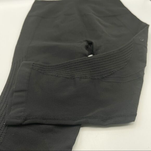 Lululemon black seamless In The Flow cropped leggings - Picture 5 of 9